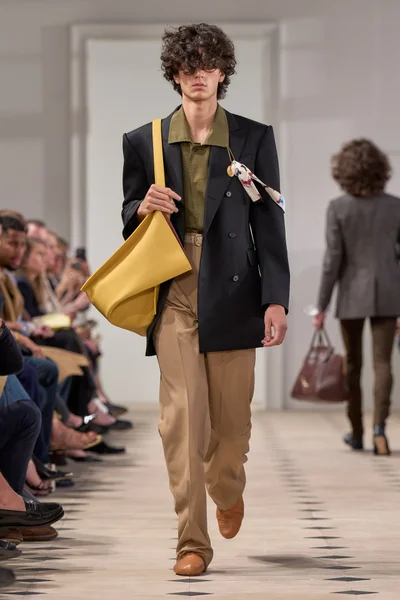 Look 29